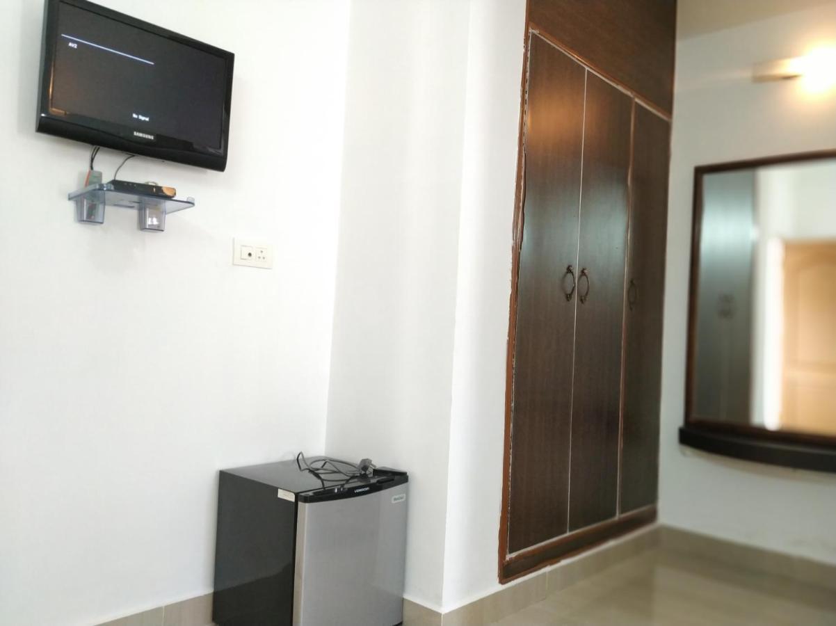 פוטאפארטי Aum Hotel מראה חיצוני תמונה