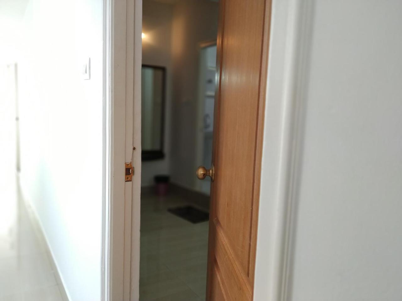 פוטאפארטי Aum Hotel מראה חיצוני תמונה