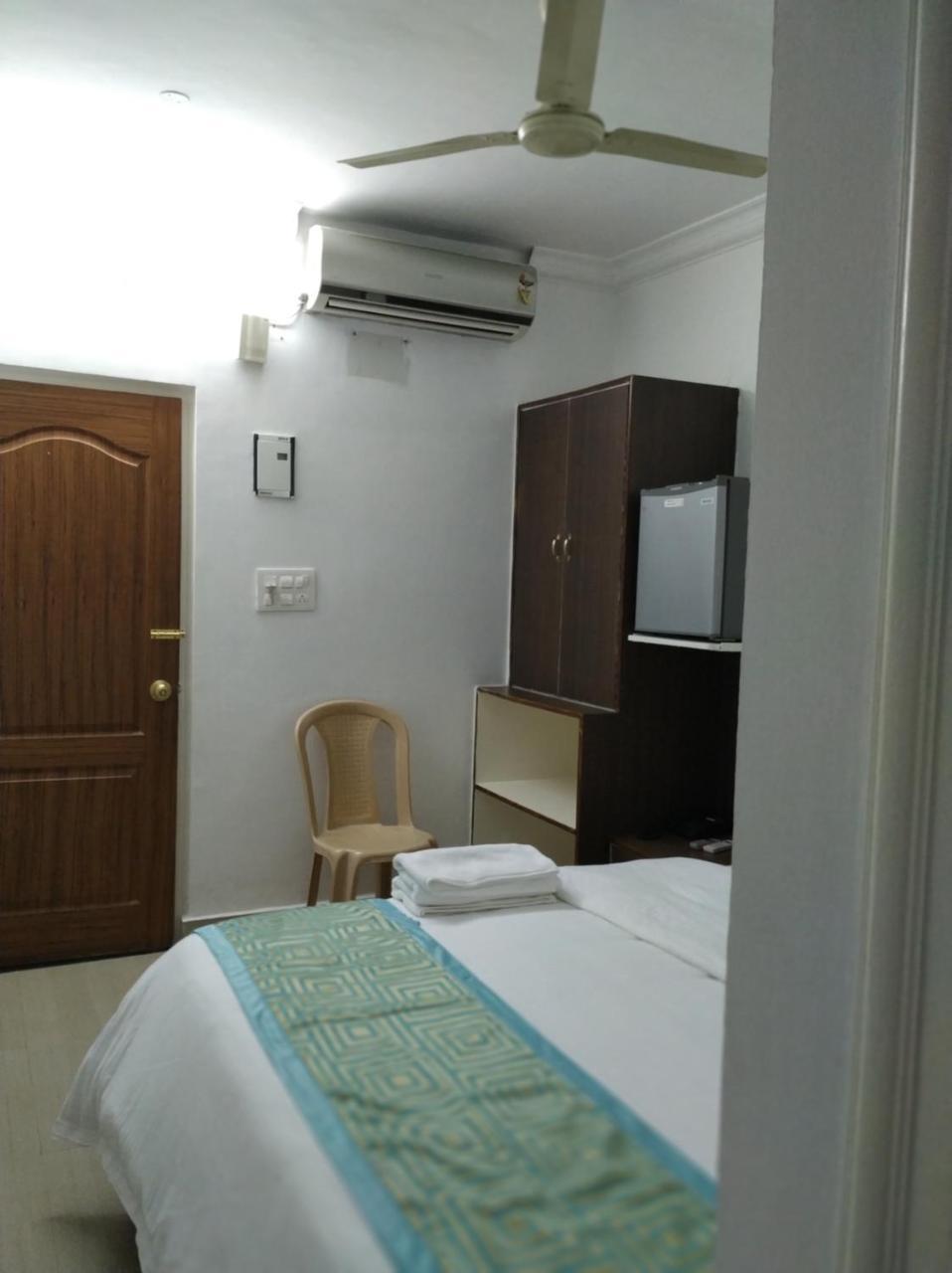 פוטאפארטי Aum Hotel מראה חיצוני תמונה