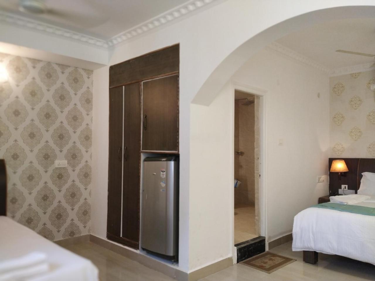 פוטאפארטי Aum Hotel מראה חיצוני תמונה